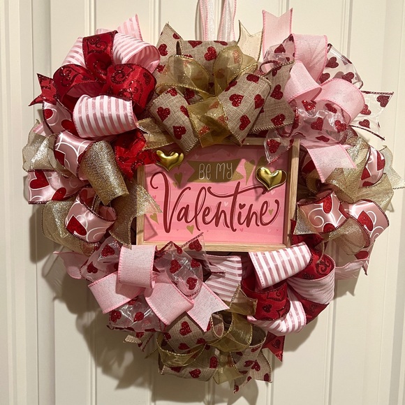 Flash Sale! Handmade 17” Valentine’s Day Ribbon Wreath Hearts in Red & White - Picture 7 of 8